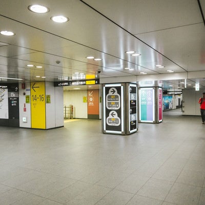 渋谷の迷路のような電車乗り換えの写真