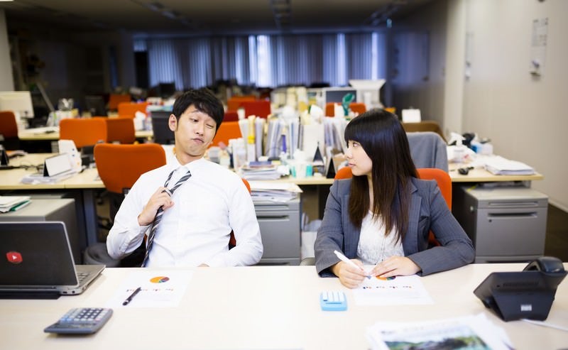 「女子ってネクタイを外す仕草が好きなんやろ？」とドヤる関西からの単身赴任者の写真