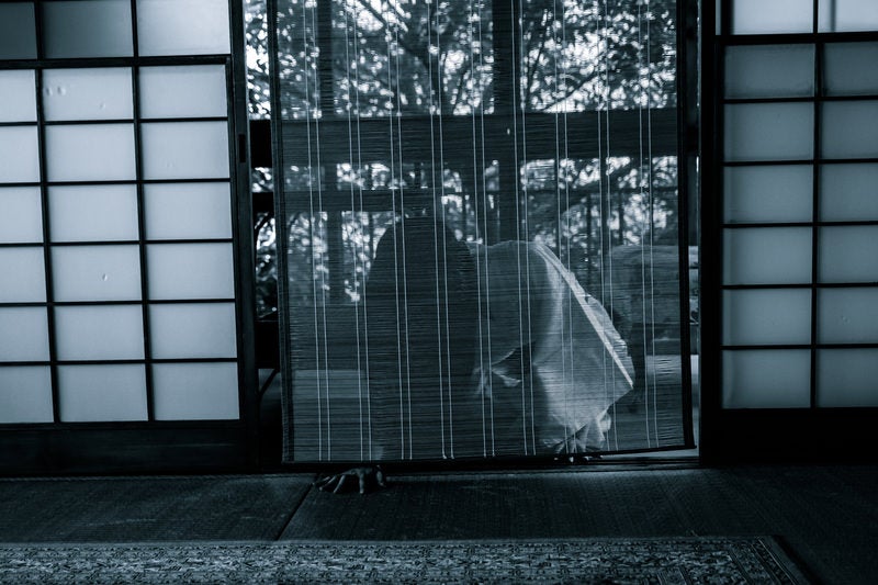 幽霊のささやき暗闇の障子の写真