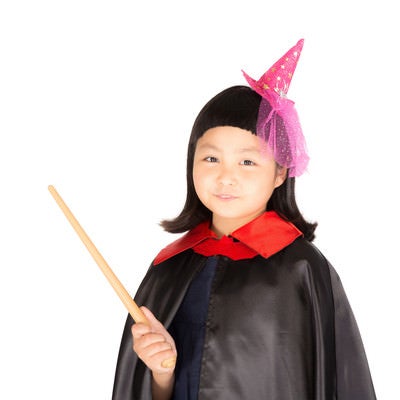 前髪パッツンの魔法使い少女の写真