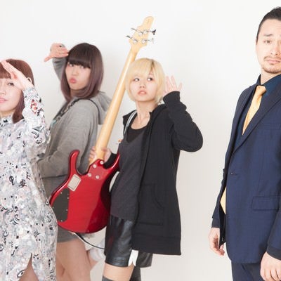 人気バンドと扱いが違うソロデビューしたてのドイツ人ハーフの写真