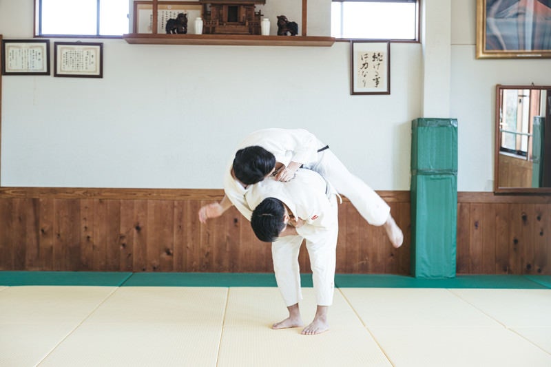 柔道の投げ技 一本背負い（シーン5）の写真