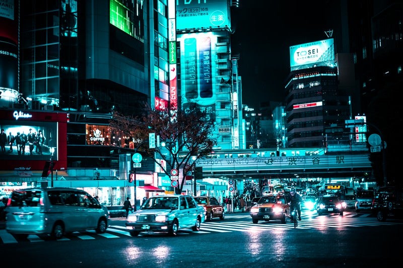渋谷駅前の車の写真