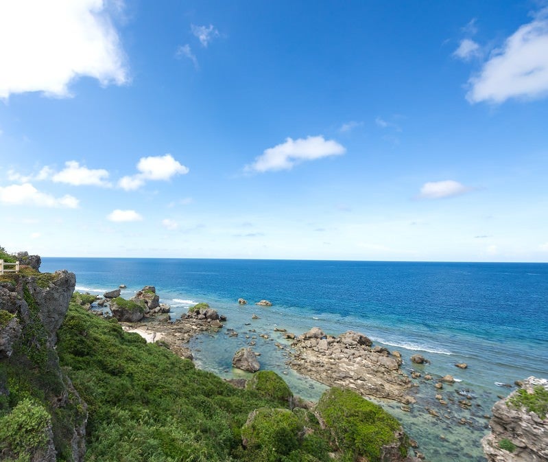 東平安名崎の穏やかな海の写真