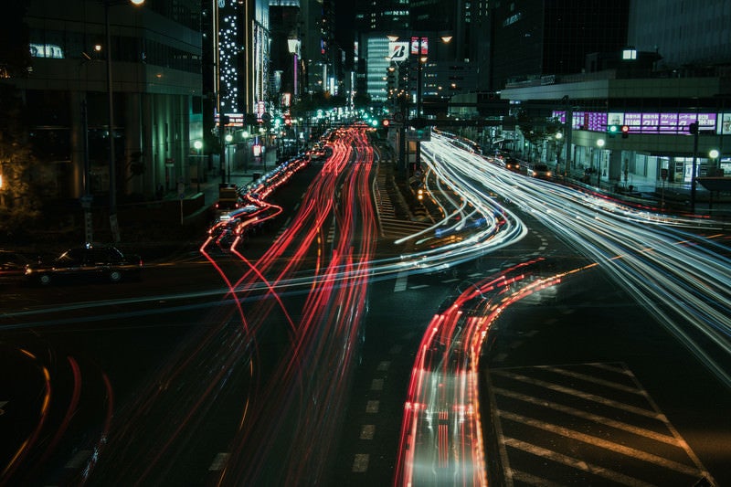 大阪キタの夜の光跡の写真