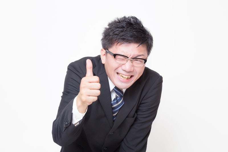 「部長っ！！いいね押しておきました！」と報告する部下の写真