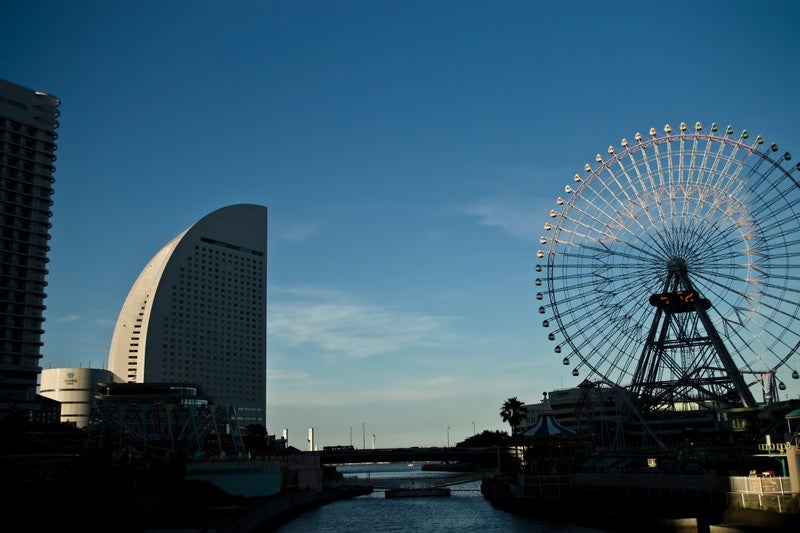 夕暮れ時のみなとみらいの写真
