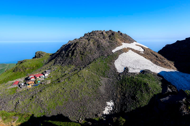 快晴の鳥海山山頂の写真