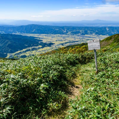 割引山から見る魚沼方面の景色（巻機山）の写真