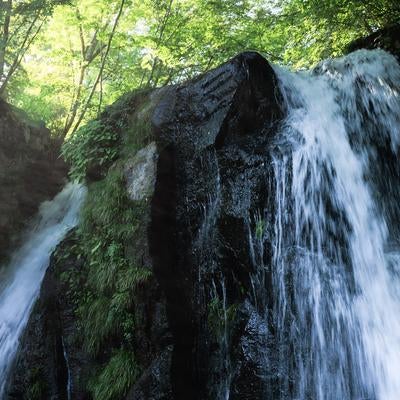 天栄村の明神滝で感じる自然の鼓動の写真
