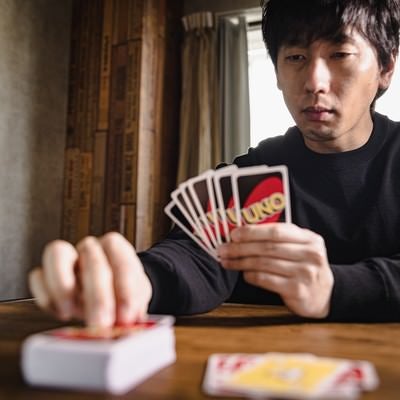 生まれつきポーカーフェイスのプレイヤーの写真