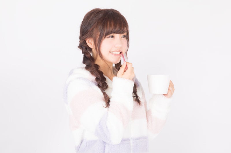 奥歯までしっかり歯ブラシ女子の写真