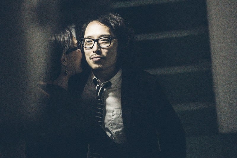 デスマ中に愛人と密会する死んだ目のエンジニアの写真