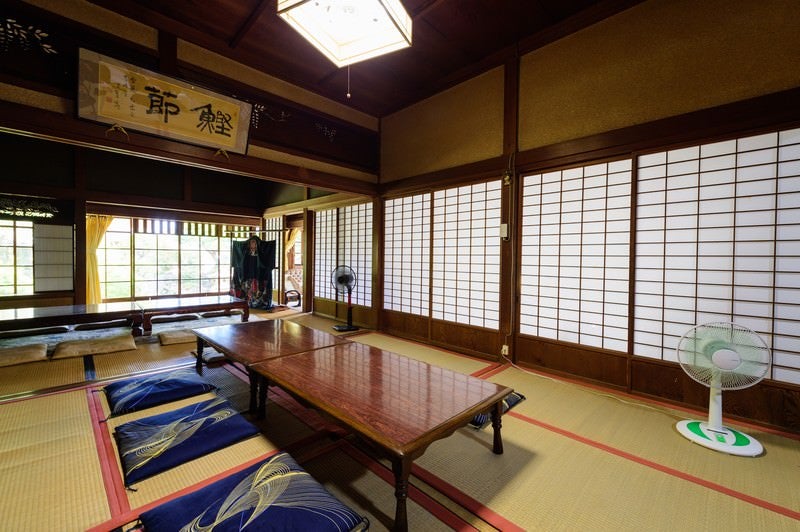 懐かしさを感じる古民家の障子のある和室（千葉県一宮町）の写真