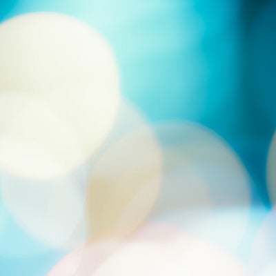 水色の明かり（丸ボケ）の写真
