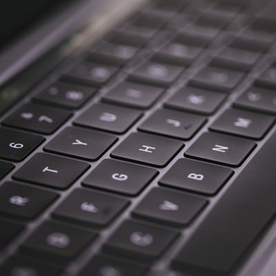 MacBook Pro 2018 の第3世代バタフライ式キーボードの写真