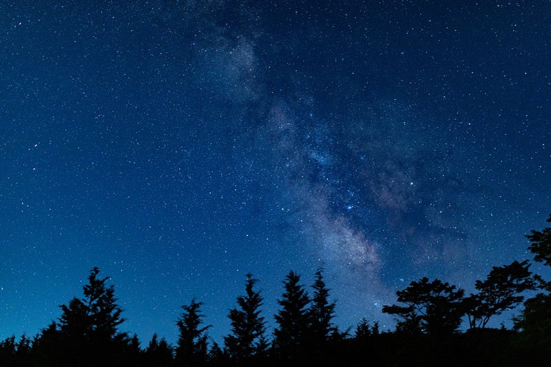 山奥から見える星雲の写真
