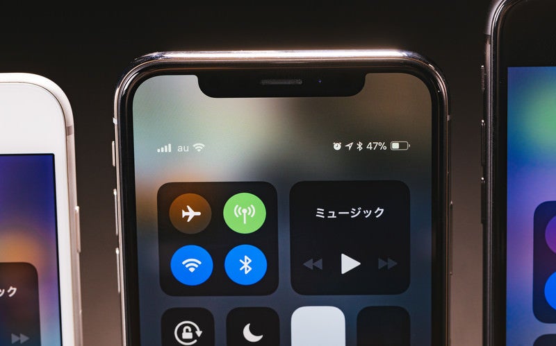 iPhone X 端末上部のセンサー類の写真