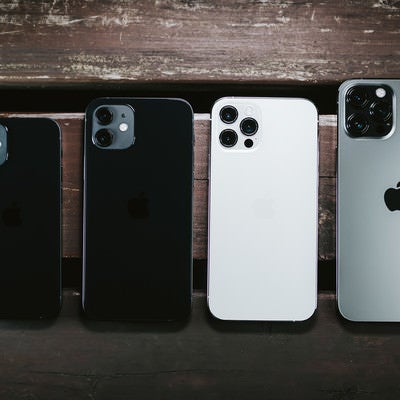  iPhone 12 mini / iPhone 12 / iPhone 12 Pro / iPhone 12 Pro Max のサイズ比較の写真