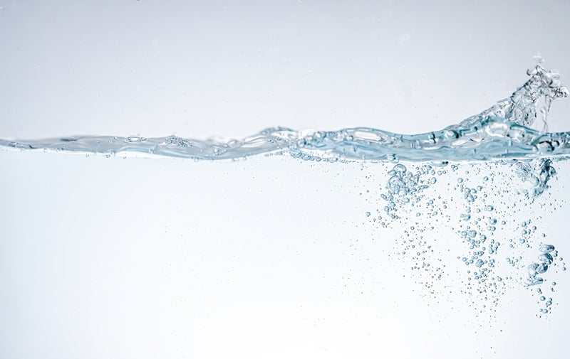 水槽の中の気泡の写真
