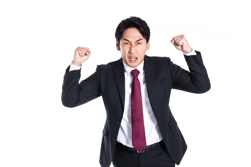 不本意な評価で会社員は激怒したの写真