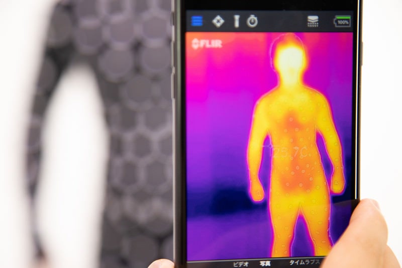 スマートフォン用サーモグラフィーカメラの写真