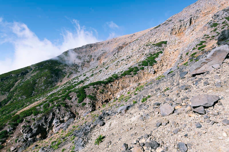 火山らしい景色が広がる御嶽山の写真