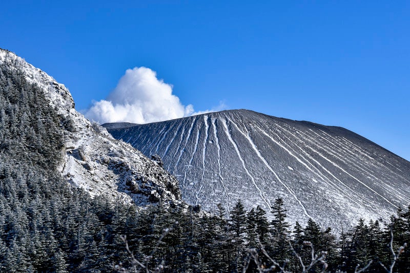 鞘ヶ峰から見える浅間山の姿の写真