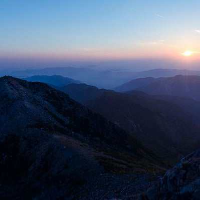御前峰で迎えるご来光の景色（白山）の写真