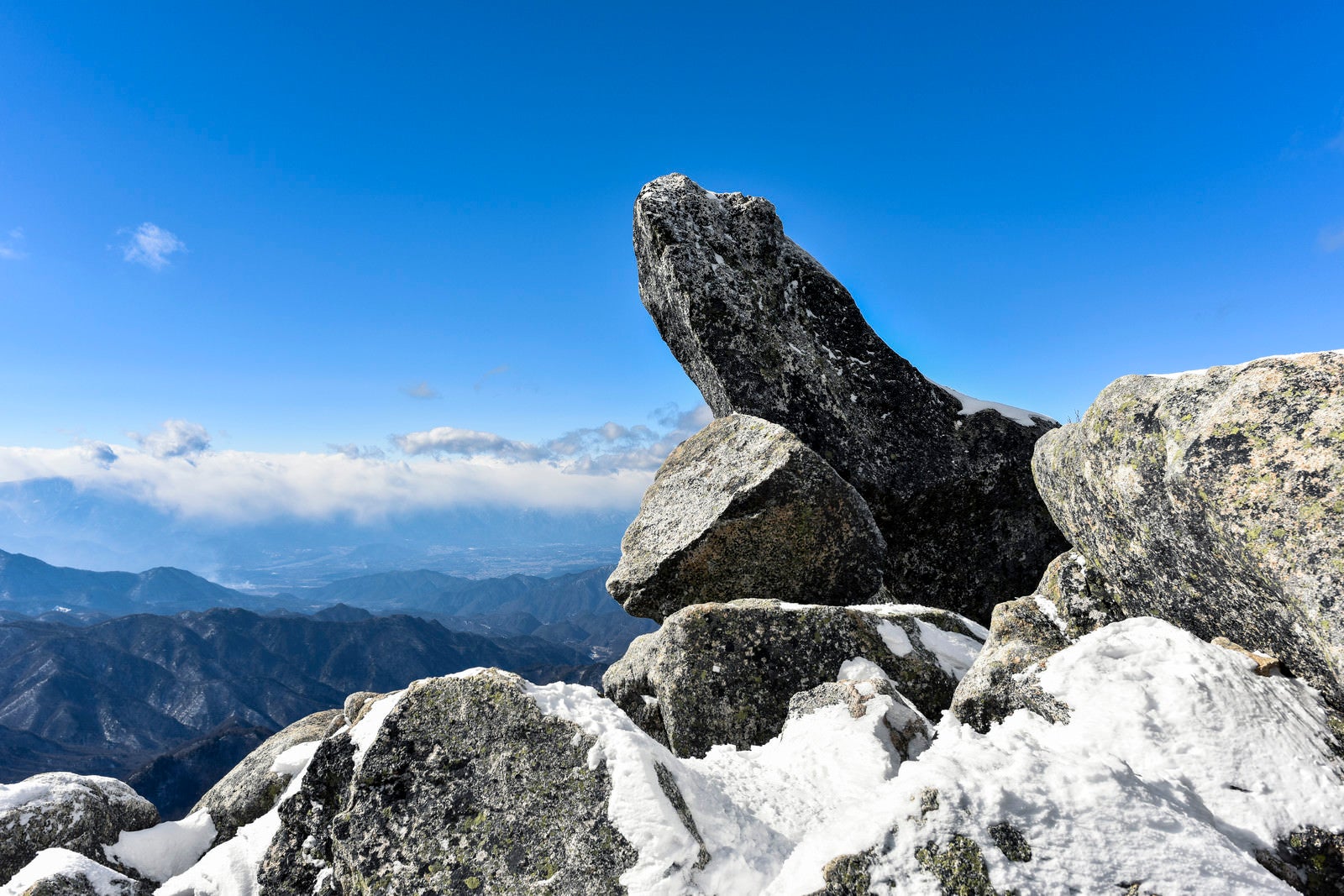 「天へと突き上げる砂払ノ頭（金峰山）」の写真