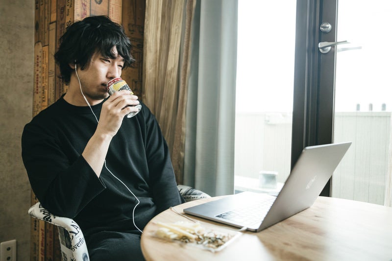 リモート飲み会に誘われなかったぼっちの写真