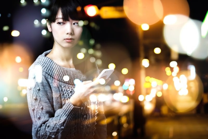 私たちの5年が、メールひとつで終わりだなんて（フォトモンタージュ）の写真