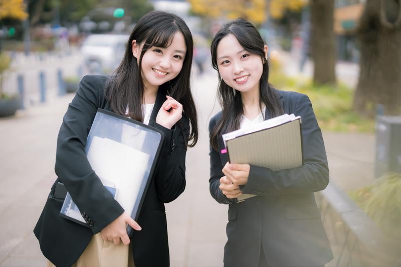 OL風の女子に笑顔で話しかけられたと思ったらアンケートの協力だったの写真